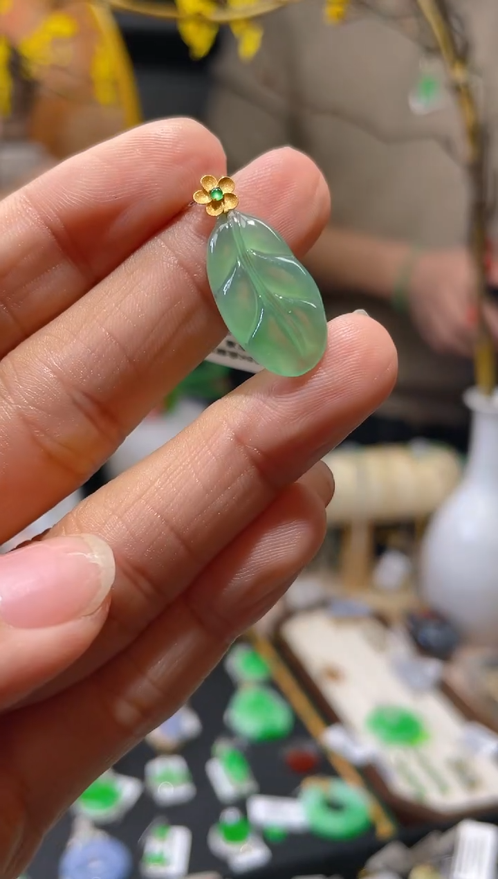 【闪购商品】翡翠颈饰18K金镶嵌假一赔三