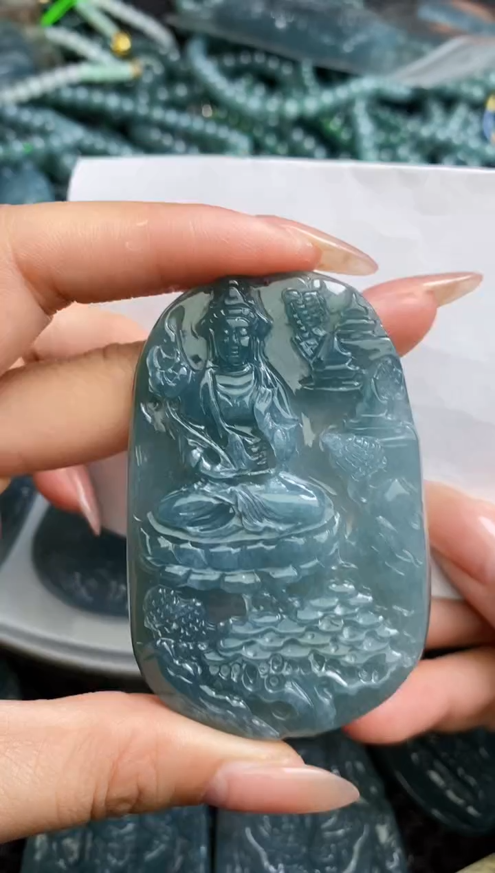 【闪购商品】翡翠颈饰未镶嵌         