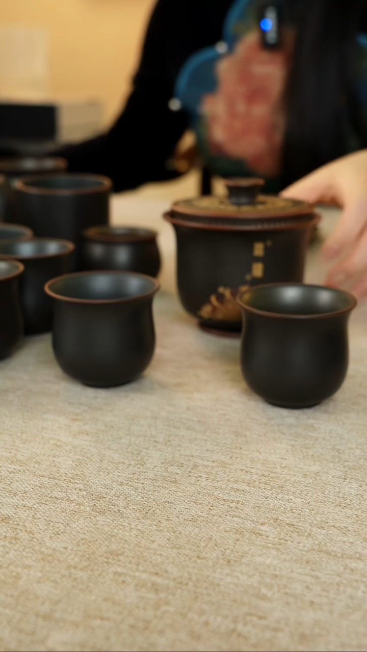 8**9广西陶礼坭兴陶，锦绣盖碗加一对小素杯