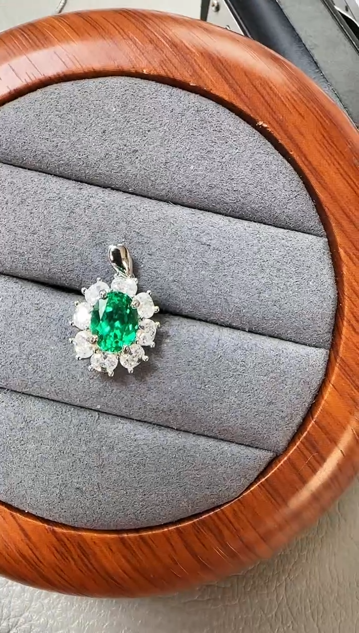 主播定制链接 绿色椭圆吊坠2ct