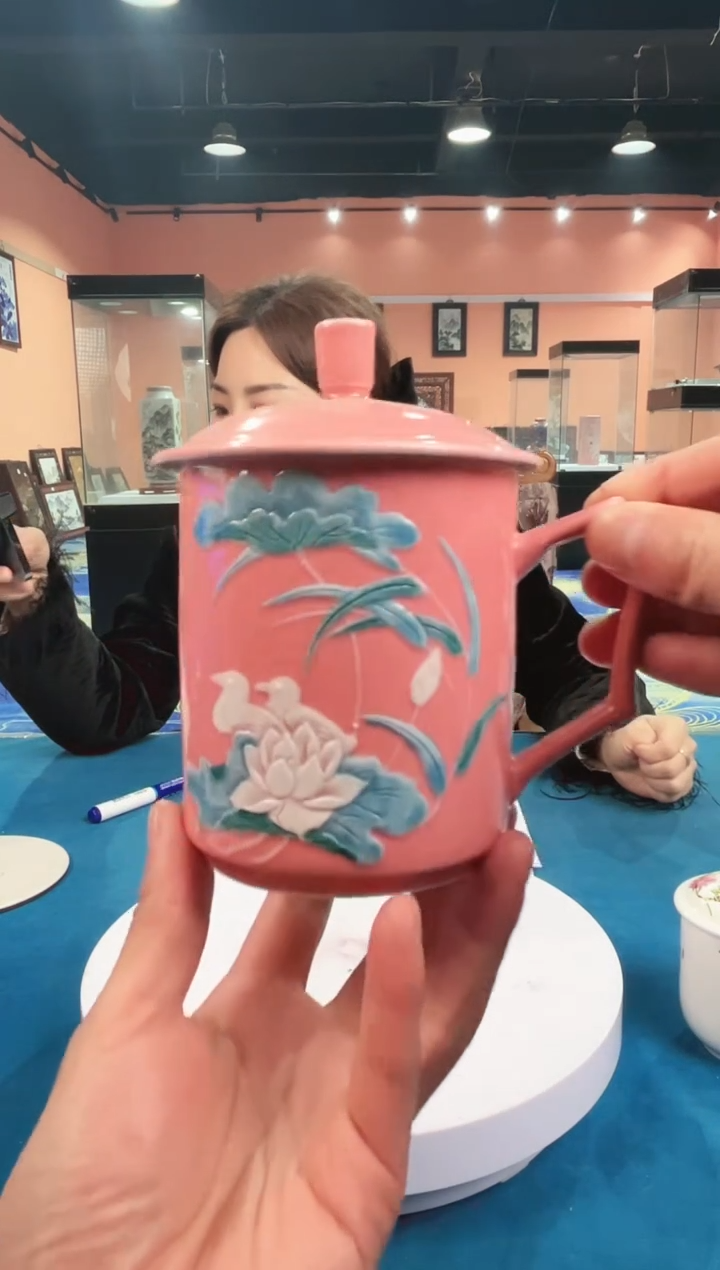 【闪购商品】陶瓷桃红雕刻茶杯