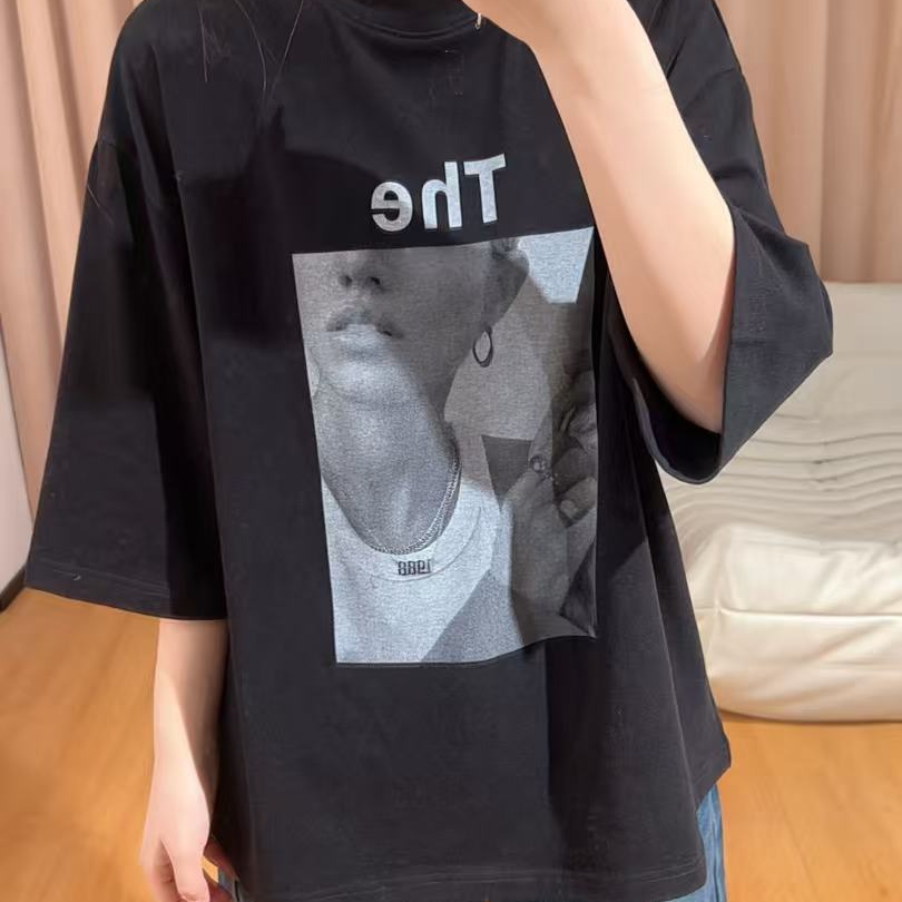 85974余小鱼【时髦女人】两色字母图案印花时尚圆领八分袖T恤女装