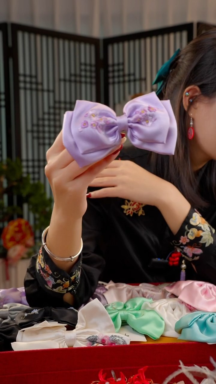 刺绣l****9非遗绒花手工饰品