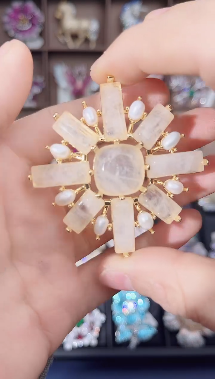 锆石铜合金白石色时尚胸针