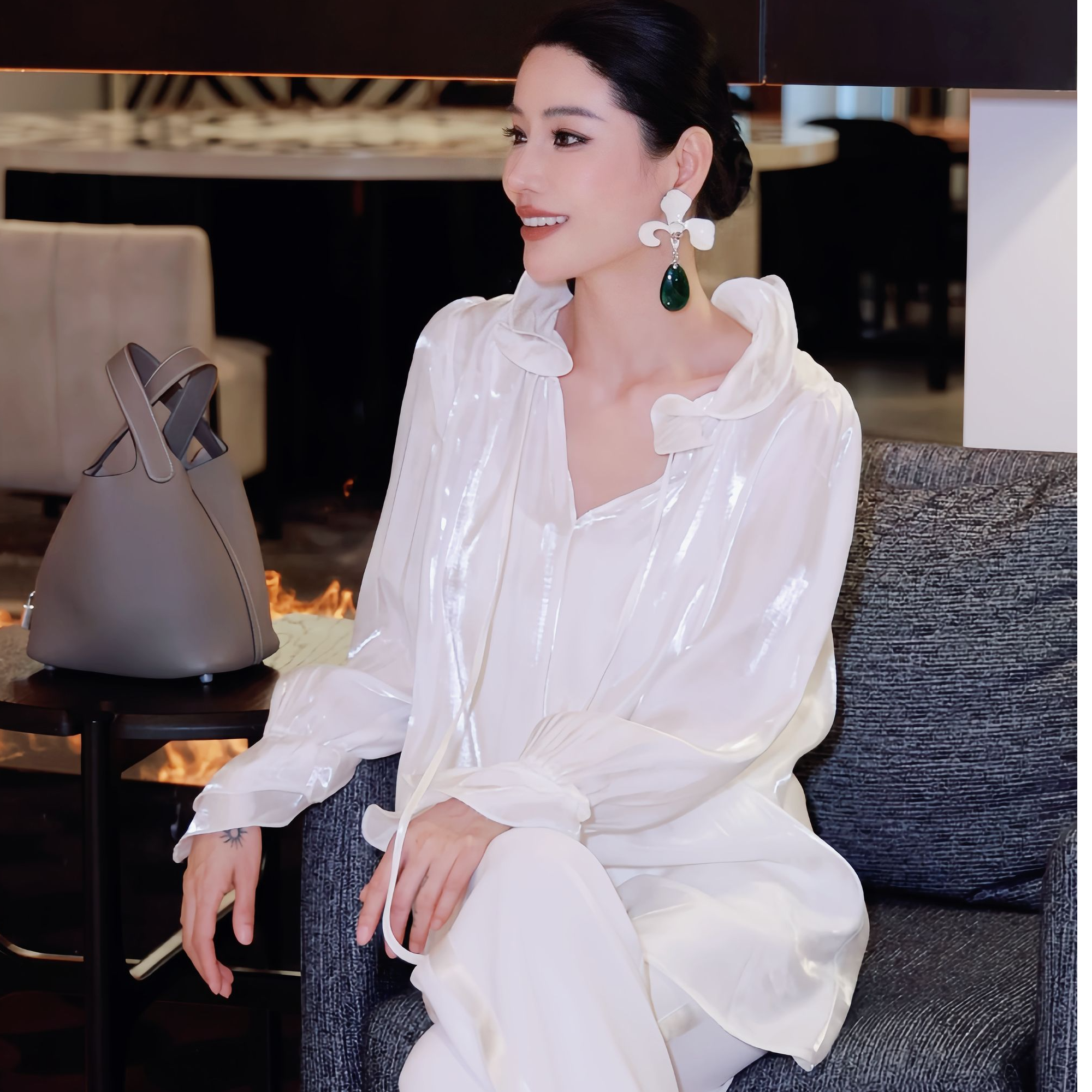 【A·Manzoni】女夏薄款女宽松显瘦百搭休闲流光软糯透气不易皱上衣