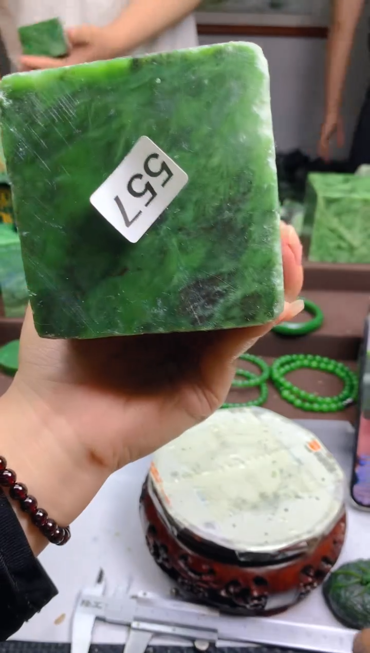 和田玉（碧玉）未镶嵌珠宝半成品557