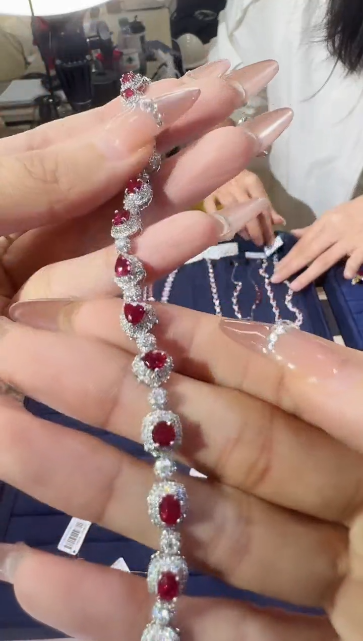 铂Pt950镶嵌手链红宝石71649-2680011