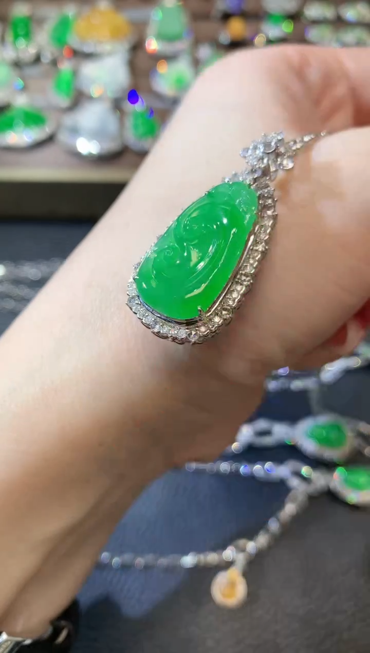 【闪购商品】翡翠吊坠(不含链)18K金镶嵌D15