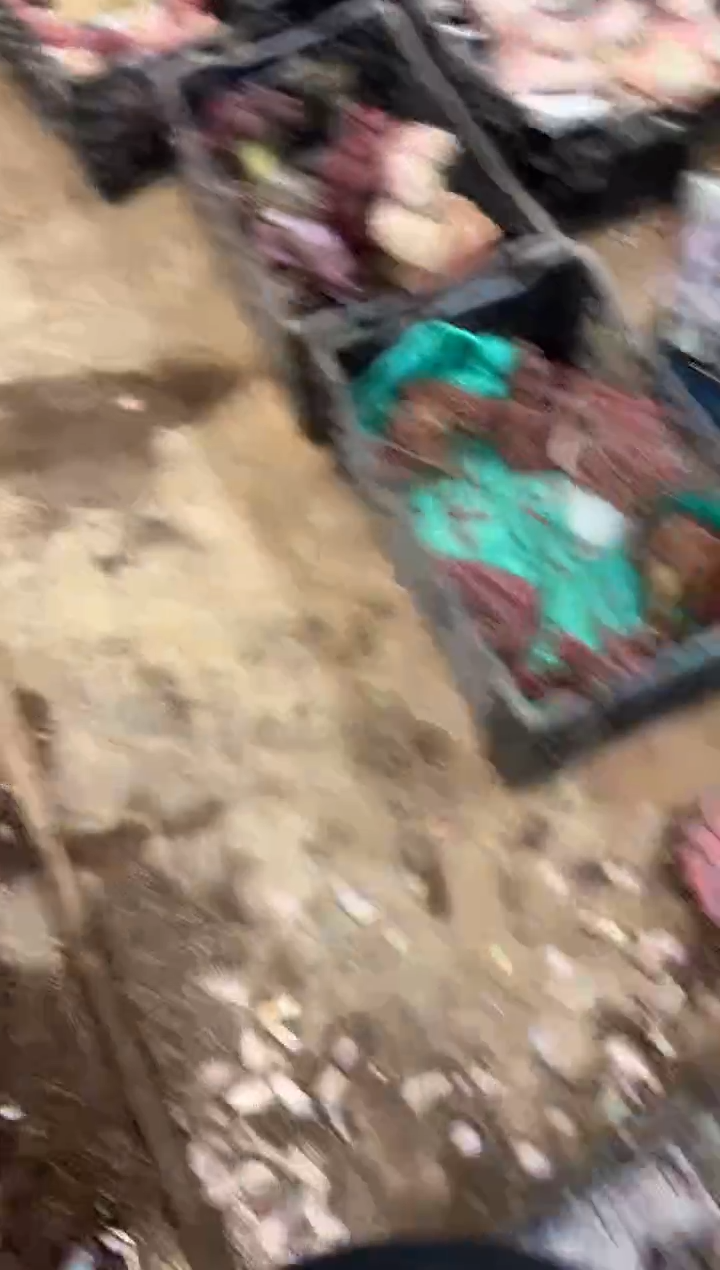 L****女         B23号￥25