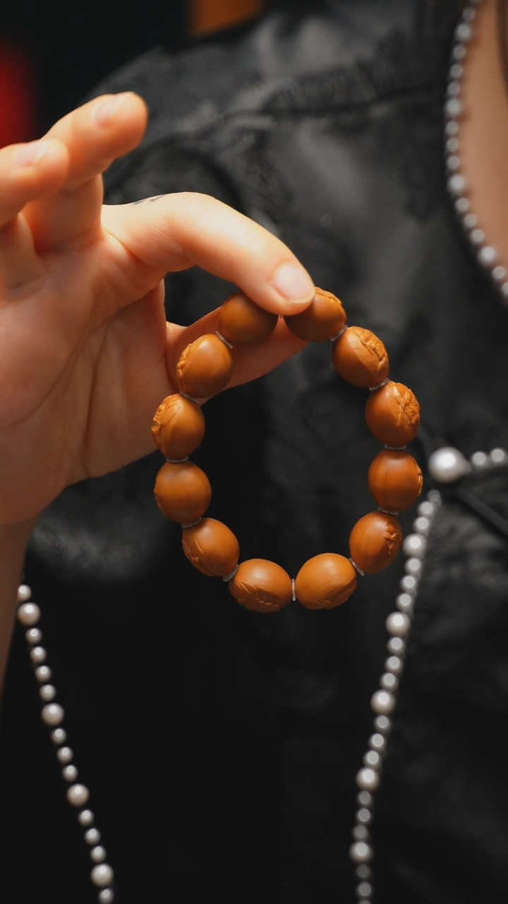 【闪购商品】橄榄核其他浮雕罗汉【金玉平】