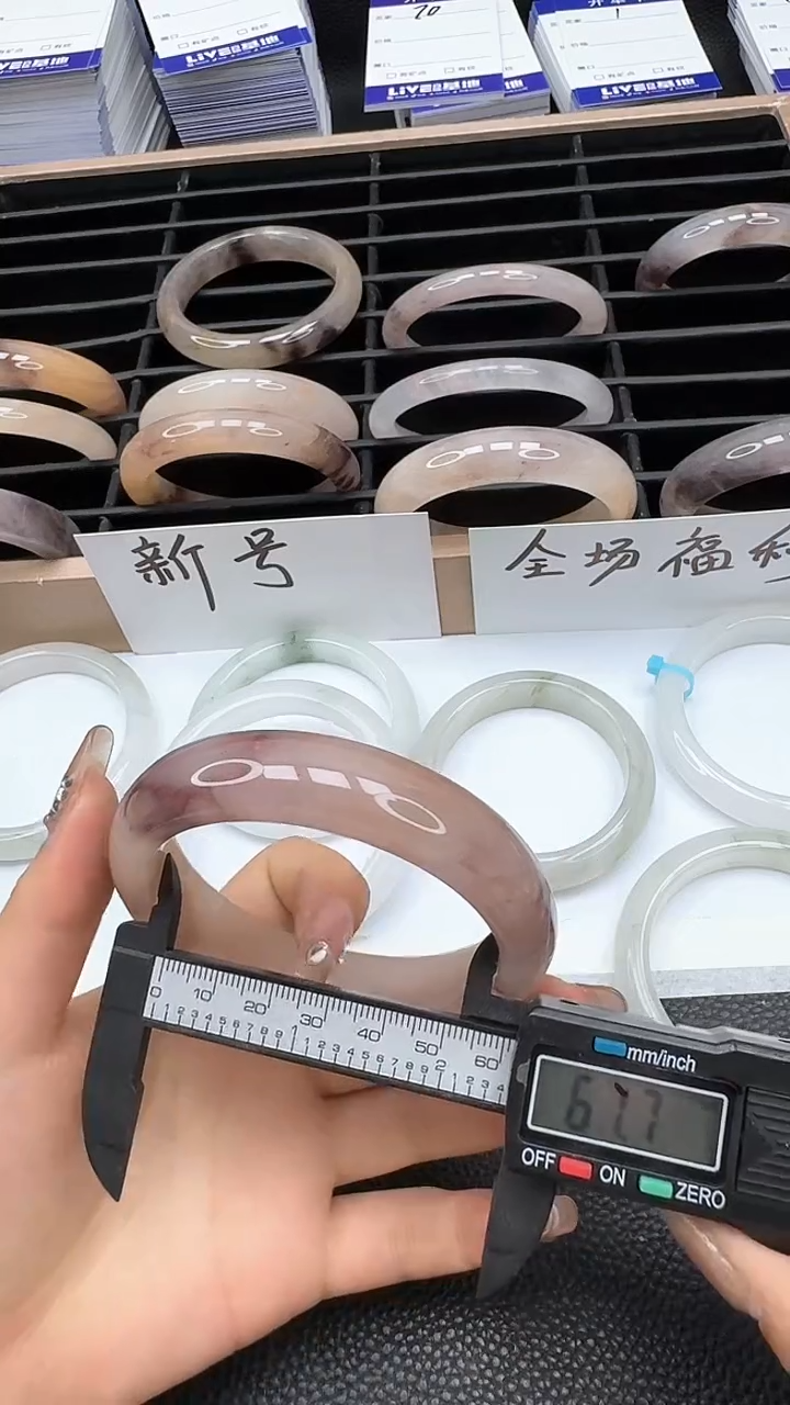 【闪购商品】石英质玉手镯未镶嵌44
