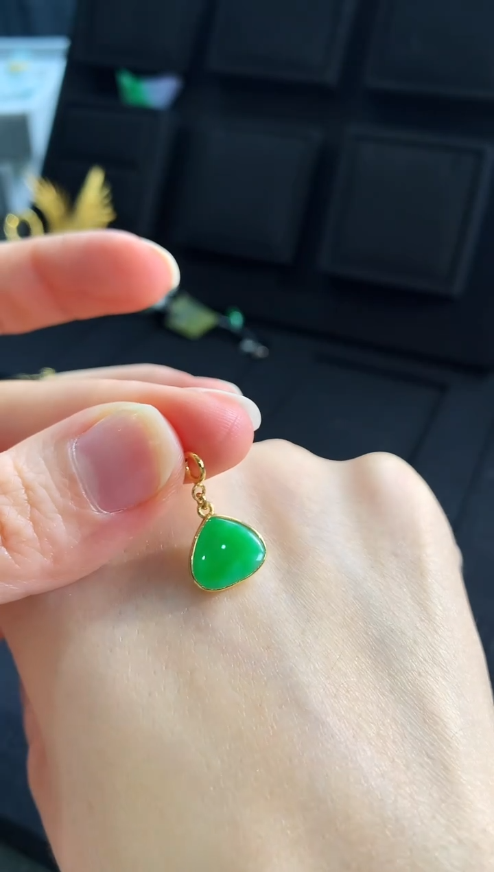 【闪购商品】翡翠吊坠(不含链)18K金镶嵌吊坠