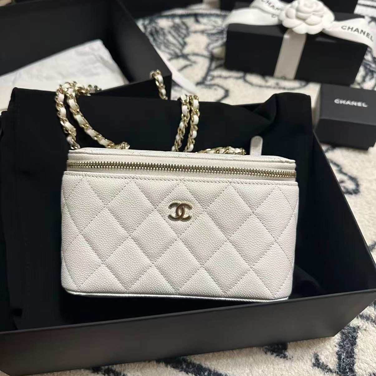 95新 Chanel/香奈儿 展会外场！25年！灰色鱼子酱长盒子包