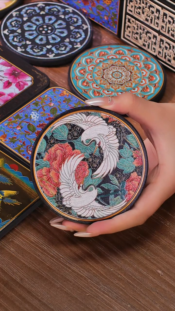 壹藏贰宝鹤戏牡丹杯垫一片