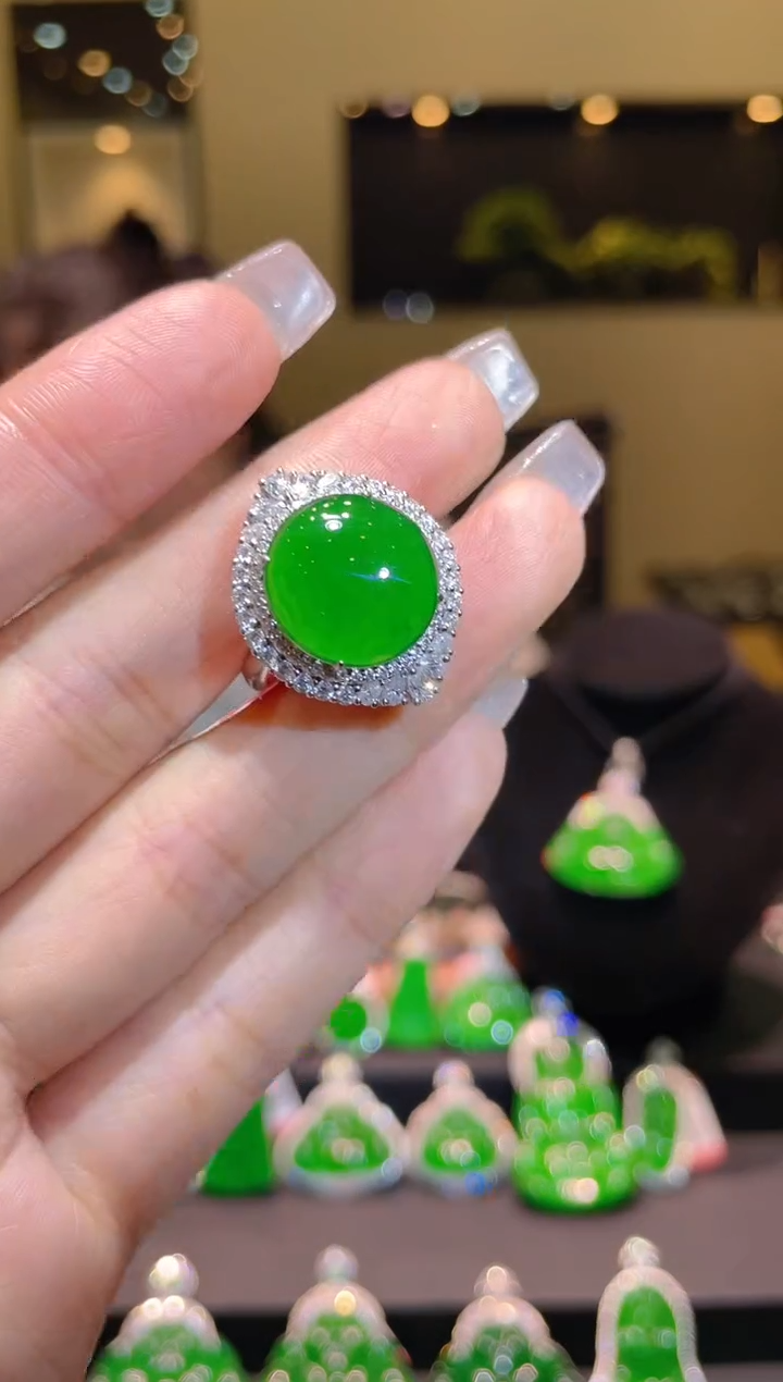 【闪购商品】翡翠吊坠(赠链)18K金镶嵌A63