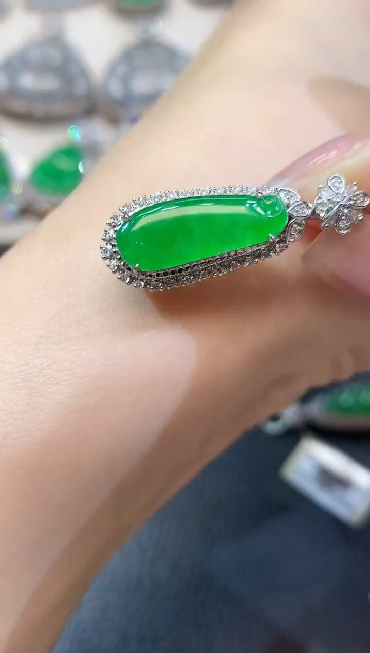 【闪购商品】翡翠吊坠(不含链)18K金镶嵌C33