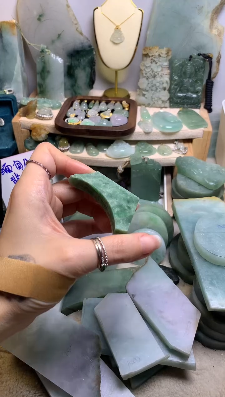 【闪购商品】翡翠挂件未镶嵌缅甸A货翡翠，没有运费险