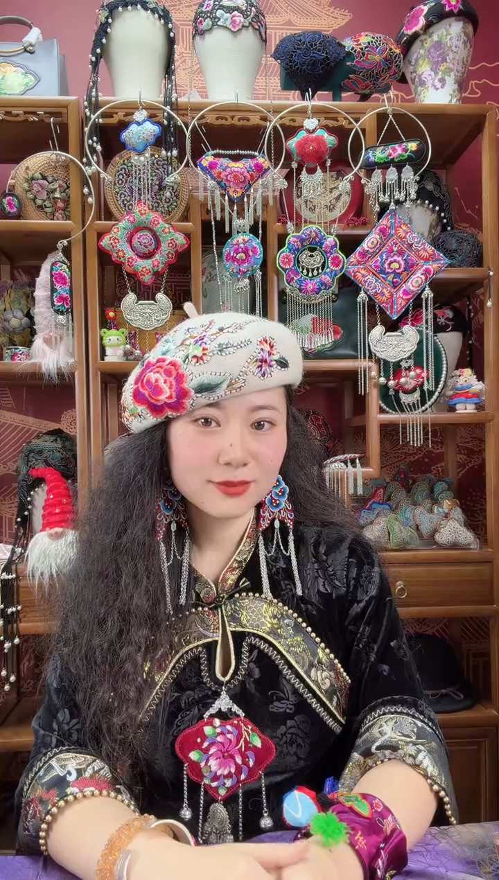 织绣头上贝雷帽甜甜家