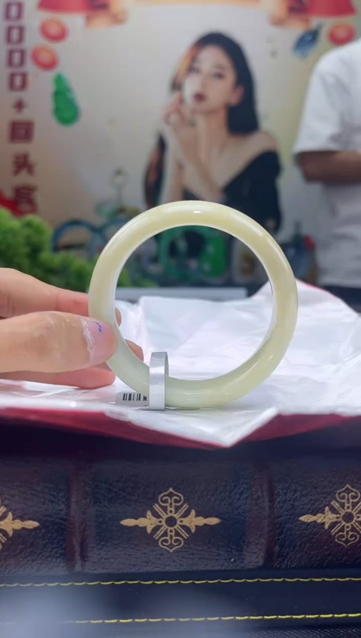 【闪购商品】翡翠手镯未镶嵌手镯3