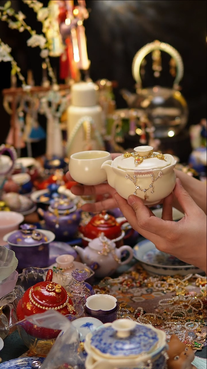 摆件象牙白手抓壶+杯