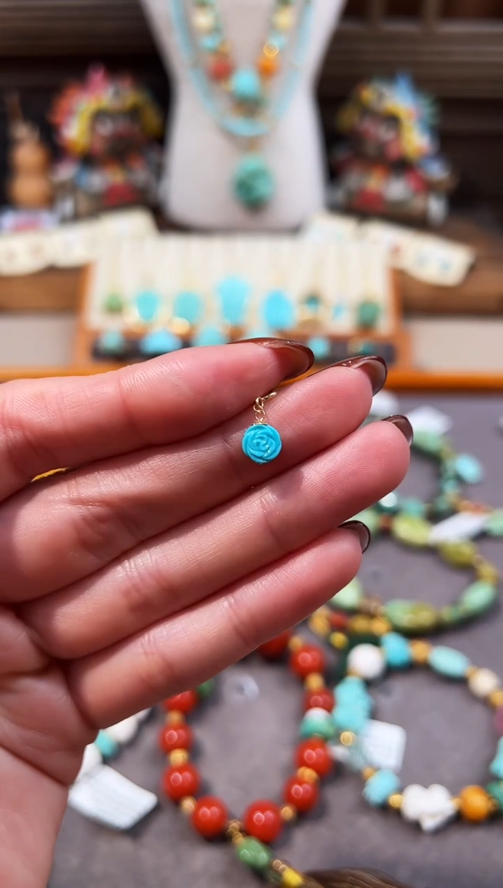 18K金镶嵌绿松石提溜山茶花