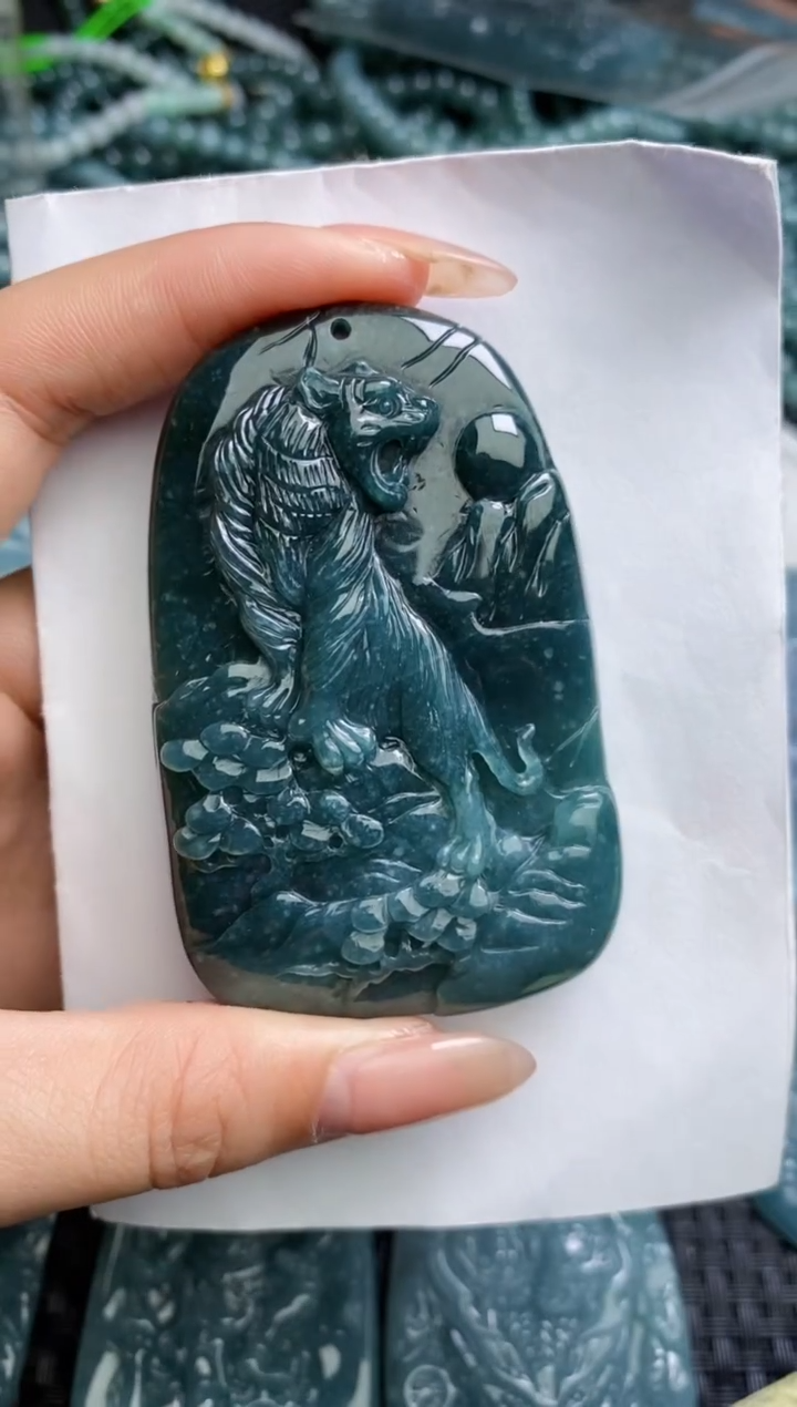 【闪购商品】翡翠颈饰未镶嵌         
