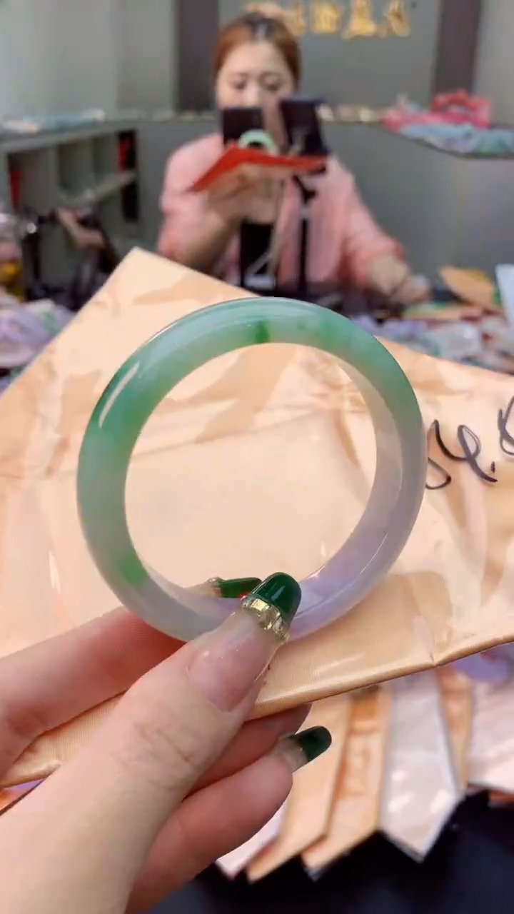 翡翠手镯未镶嵌0013562048