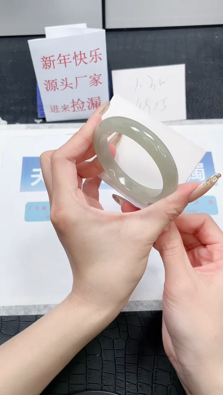 【闪购商品】石英质玉手镯未镶嵌T85-56.5