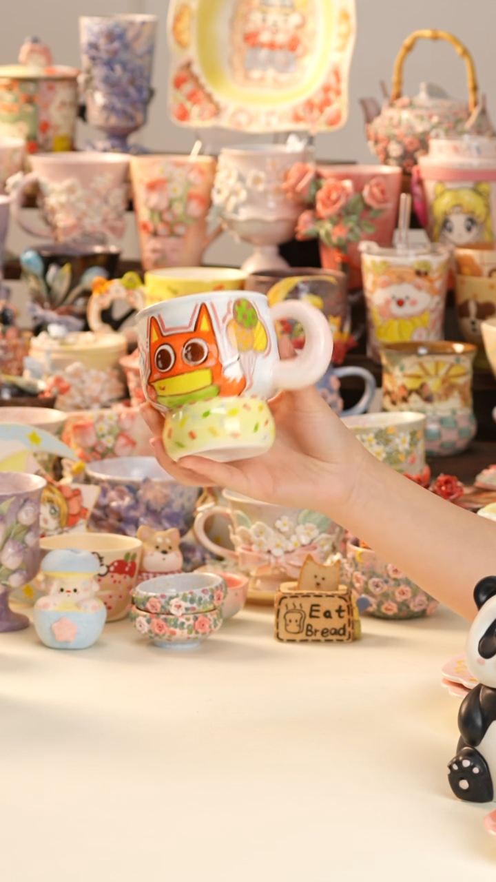 摆件陶景德镇釉下彩手绘设计师款陶瓷