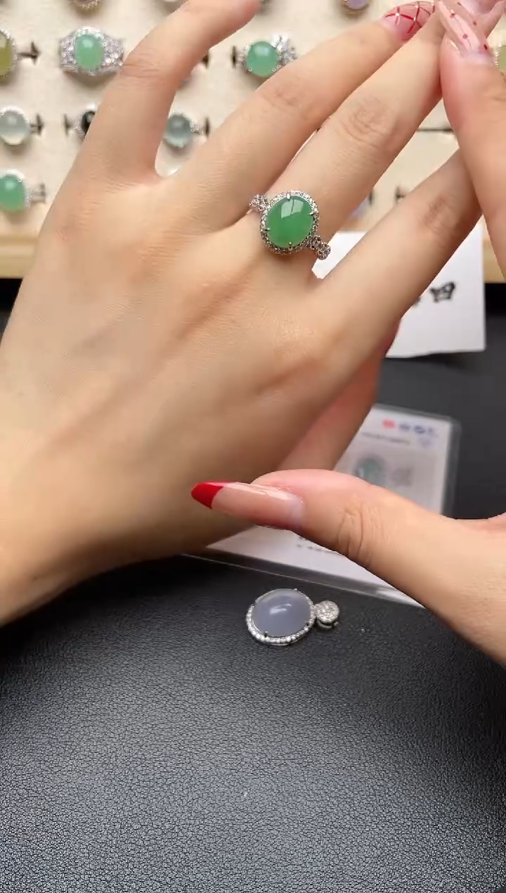 【闪购商品】翡翠戒指银S925镶嵌一物一证一礼盒