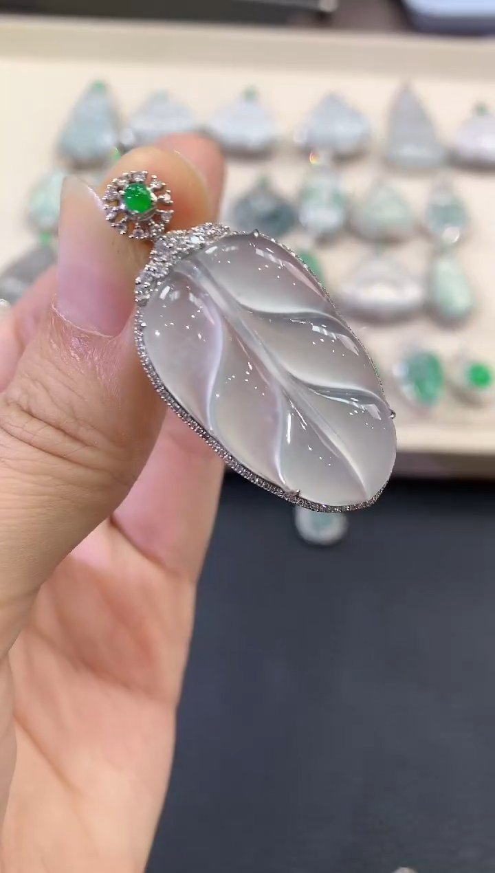 【闪购商品】翡翠吊坠(不含链)18K金镶嵌B91