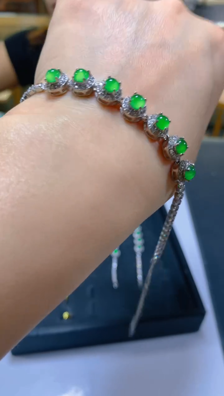 未镶嵌手链翡翠多样性发一