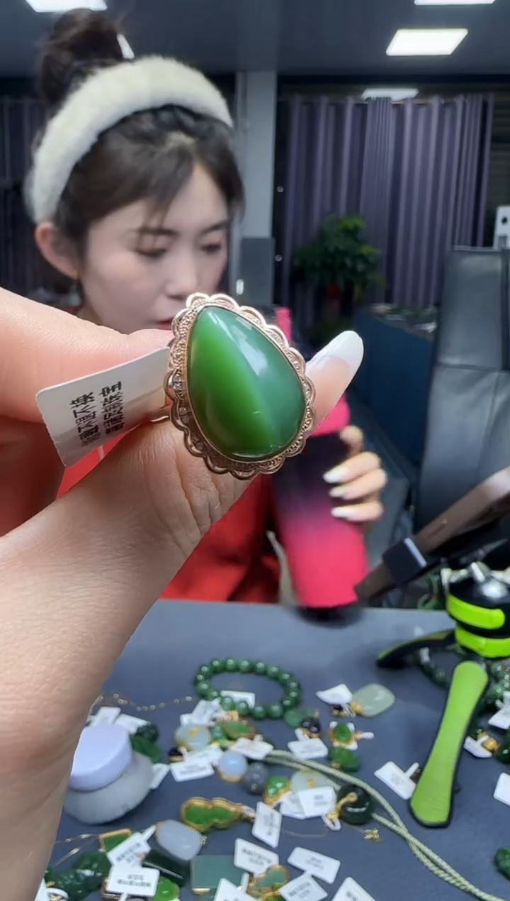 【闪购商品】和田玉戒指18K金镶嵌1