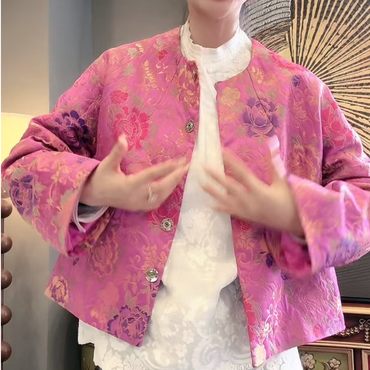2025新款国风秋冬玫粉色绣花百搭气质网红复古中式圆领外套短款女