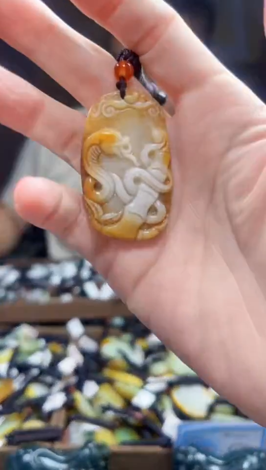 和田玉未镶嵌颈饰·