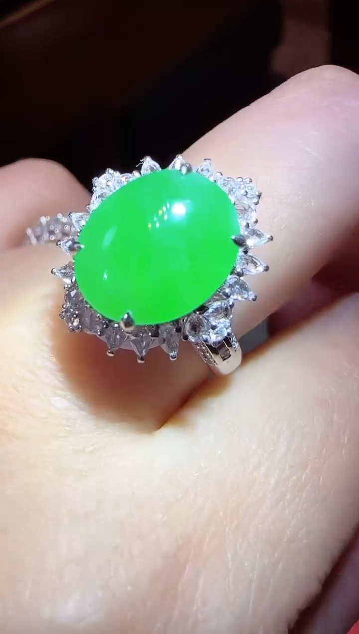 【闪购商品】翡翠戒指18K金镶嵌蛋面
