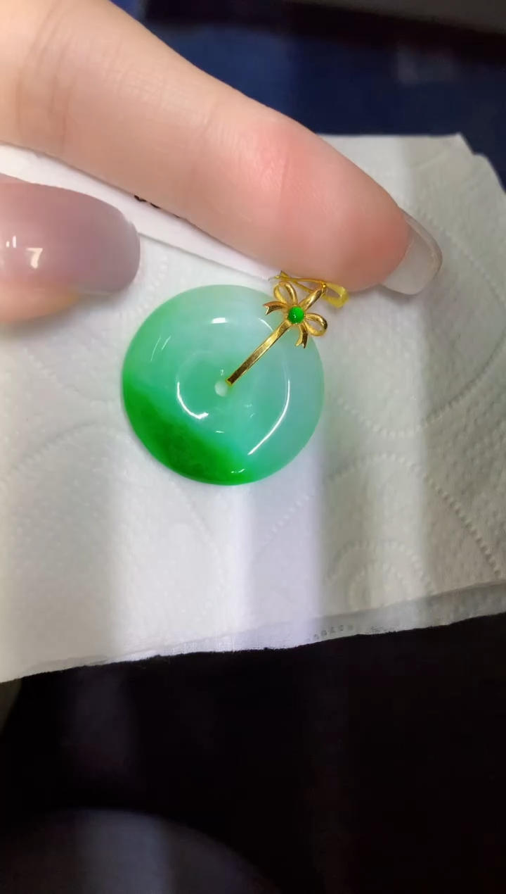 颈饰18K金镶嵌翡翠缅甸天然翡翠A货