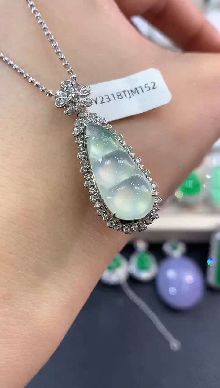 【闪购商品】翡翠吊坠(不含链)18K金镶嵌C64