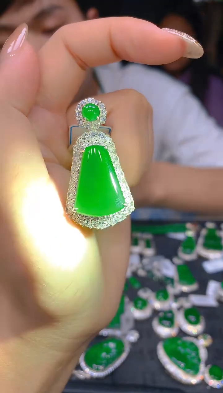 【闪购商品】定制翡翠未镶嵌53定制翡翠 多样性发货（发其一）