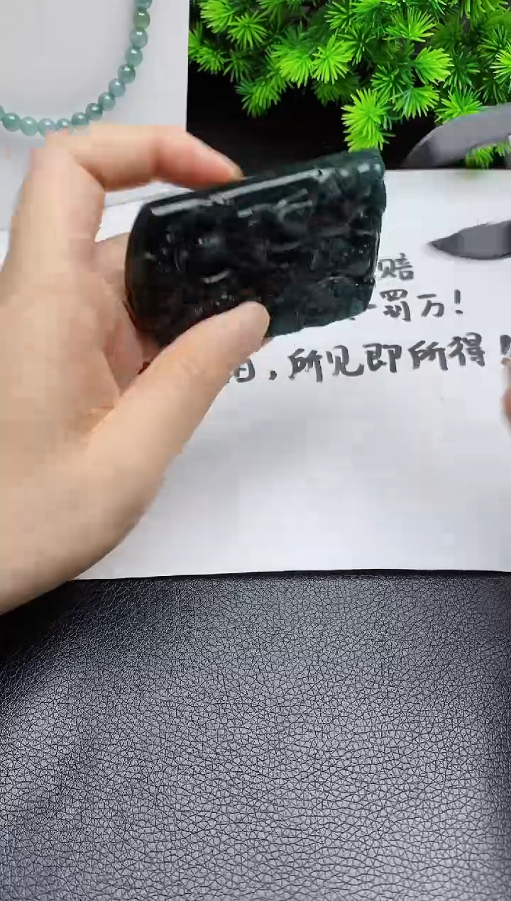 翡翠未镶嵌颈饰 