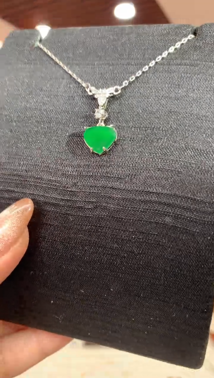 套链未镶嵌翡翠爱心