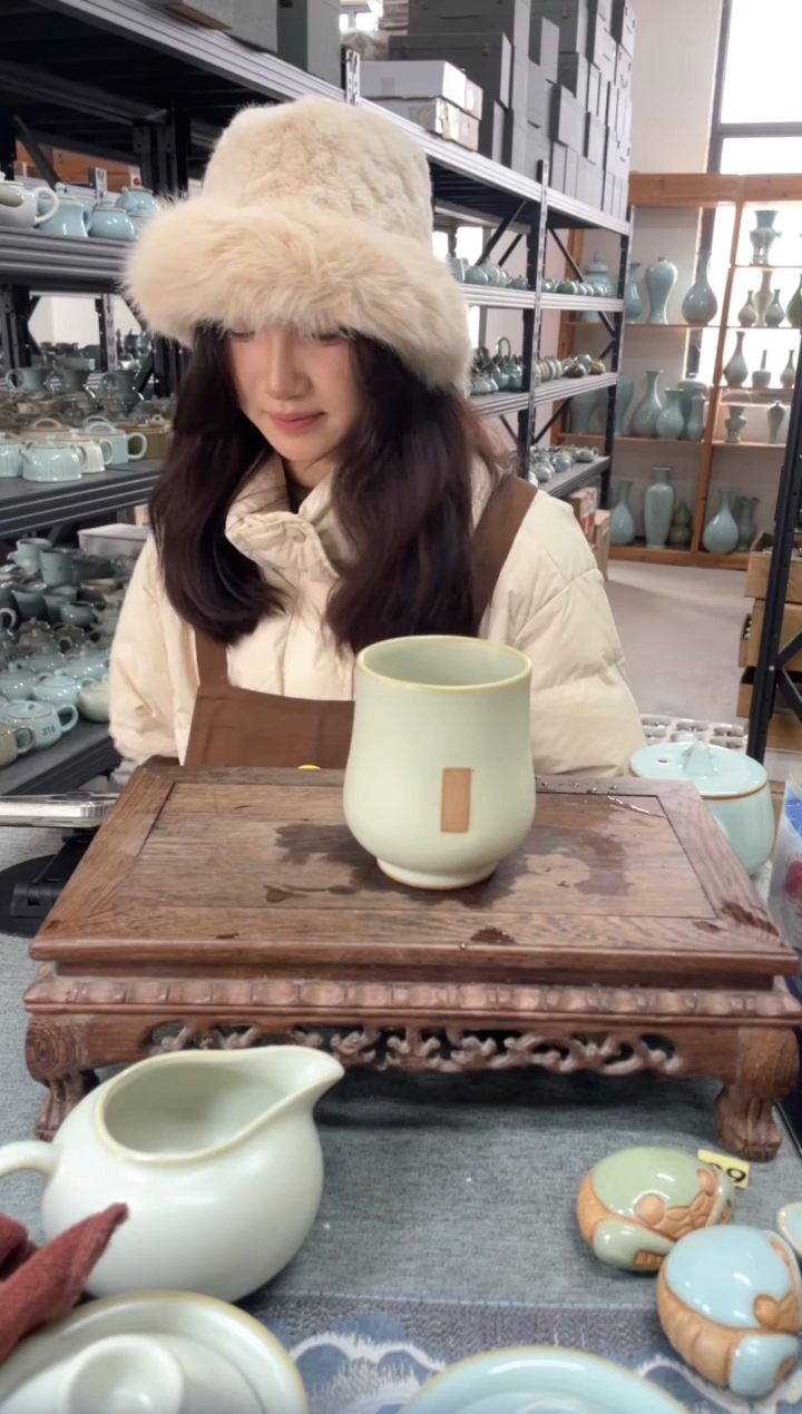 【闪购商品】瓷片微瑕月白荣福杯。。。