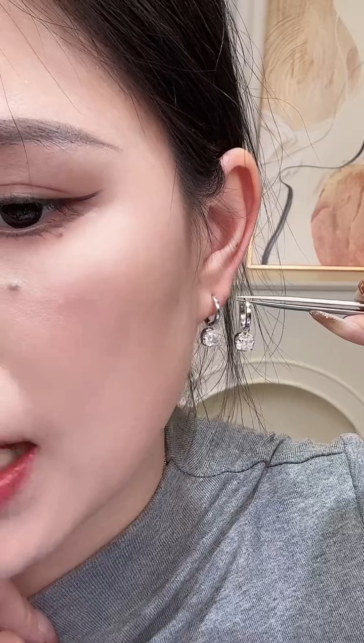 18K金镶嵌实验室培育钻石耳饰18k金k白1卡雷迪恩耳圈