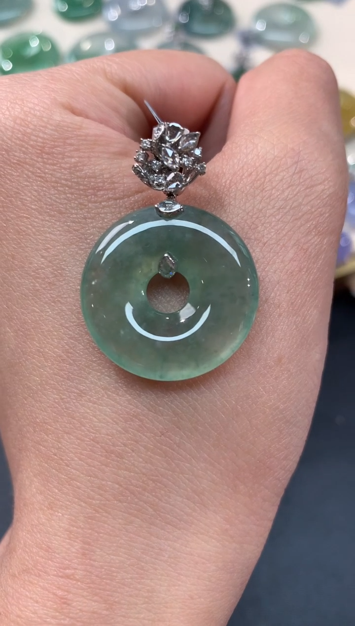 【闪购商品】翡翠吊坠(不含链)18K金镶嵌V59|13800+0