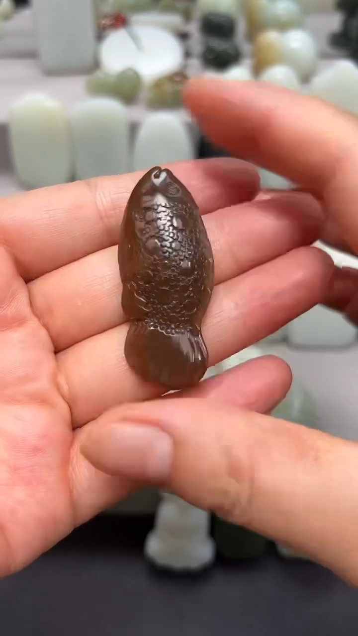 和田玉未镶嵌颈饰.