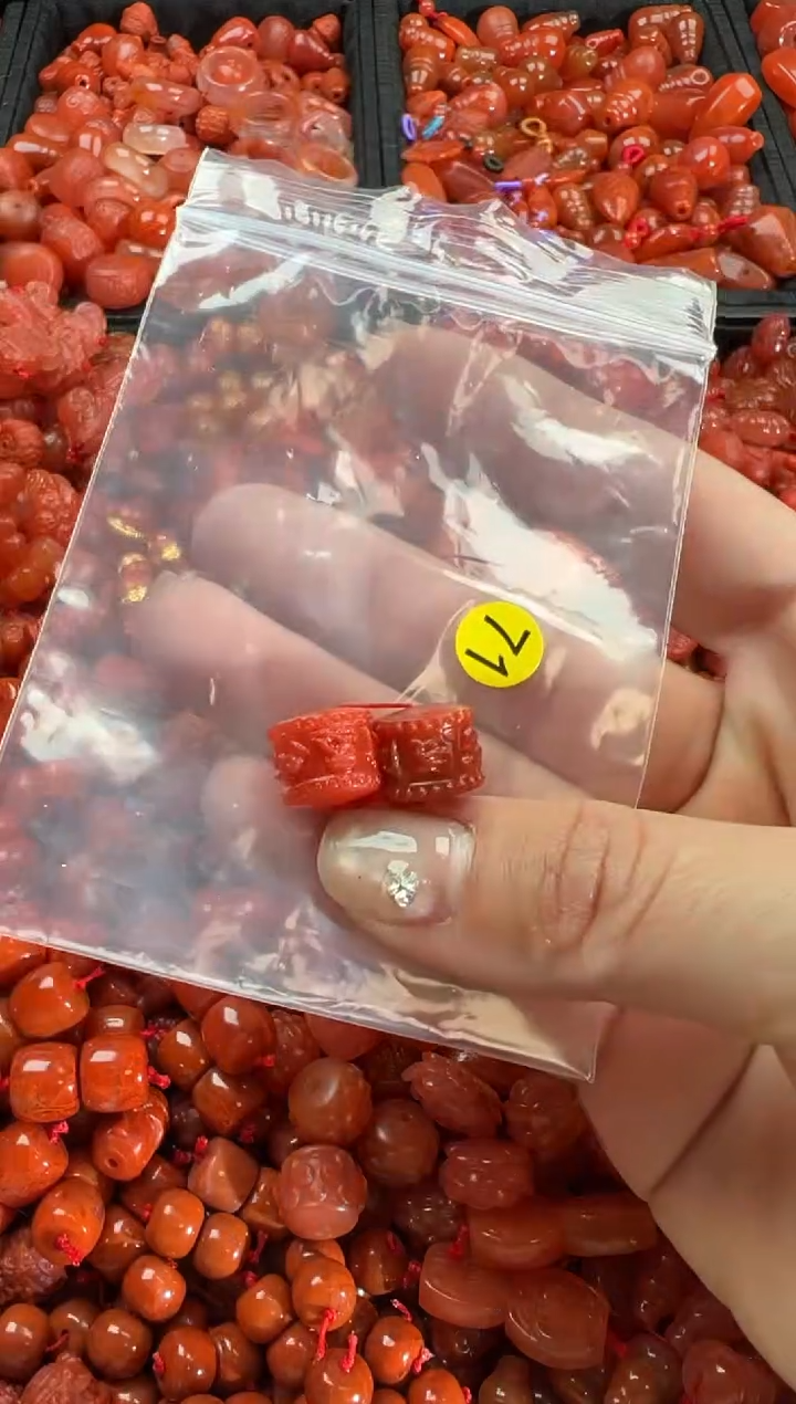 【闪购商品】南红玛瑙颈饰未镶嵌1