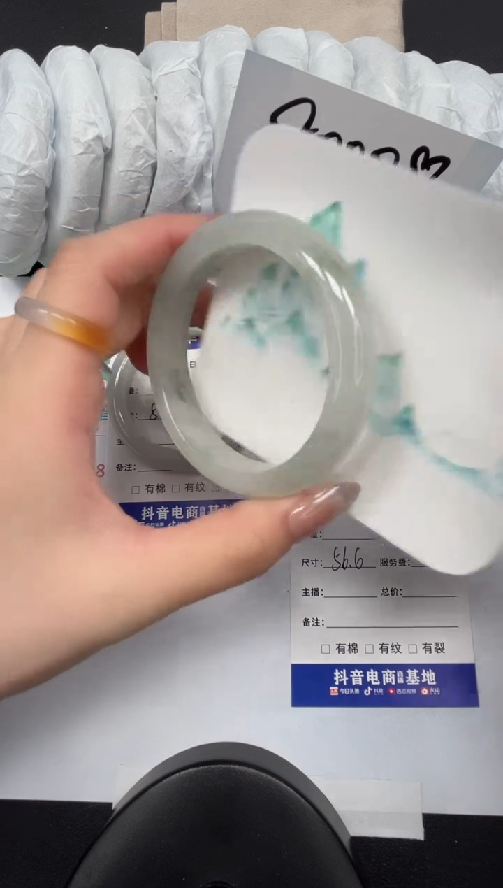 【闪购商品】石英质玉手镯未镶嵌61-56.6