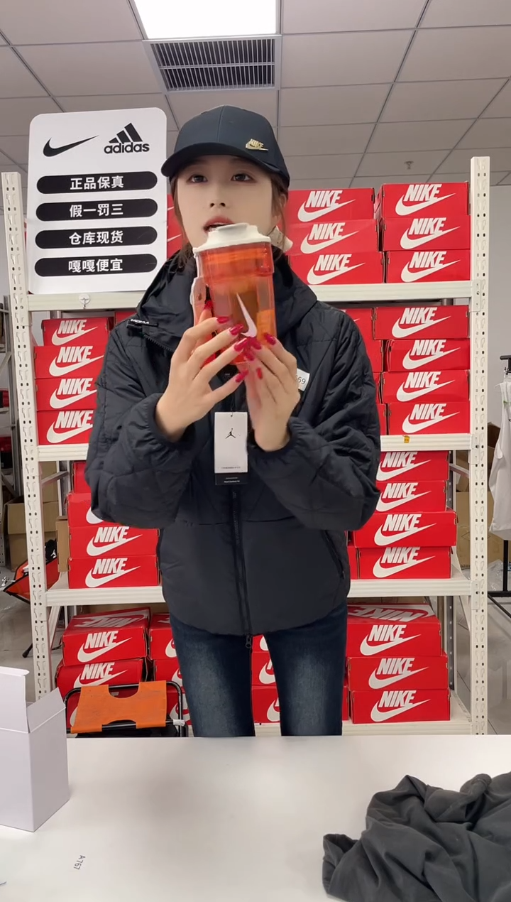 编码闪购尺码  Nike/耐克卫衣卫裤以直播间过款为主水杯