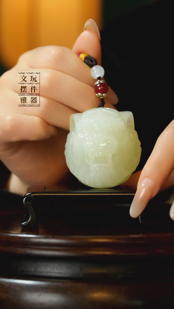 玉《虎虎生威》手把件摆件