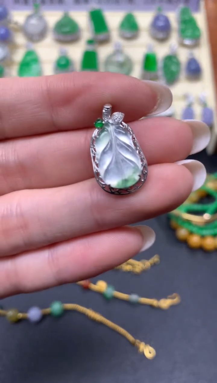 【闪购商品】翡翠吊坠(不含链)18K金镶嵌吊坠|2200+220